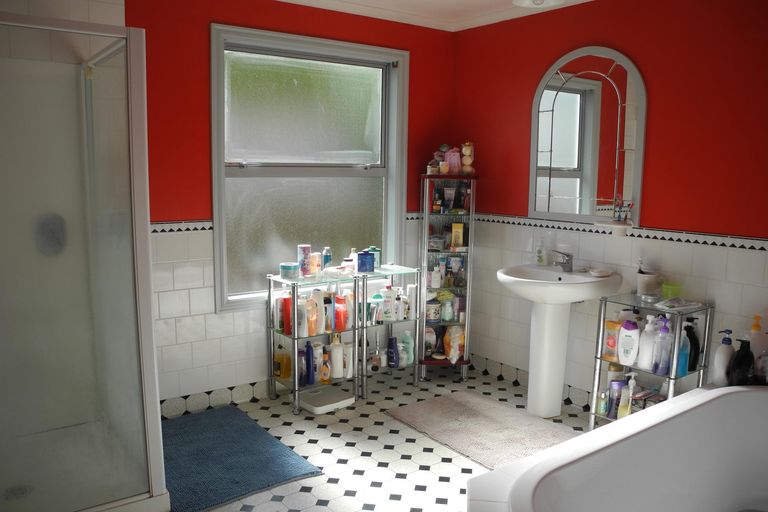 Photo of property in 12 Exeter Street, Waimate, 7924