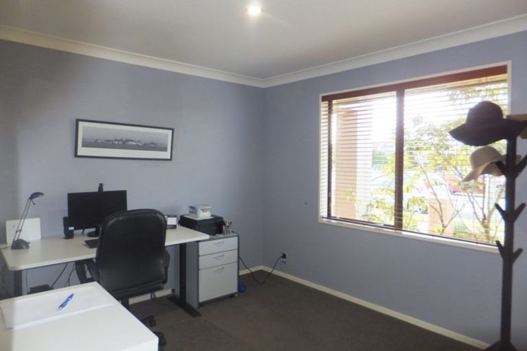 Photo of property in 2 Ross Place, Northwood, Christchurch, 8051