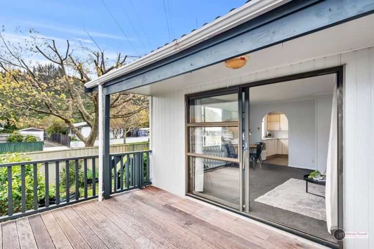 Photo of property in 68a Gemstone Drive, Birchville, Upper Hutt, 5018