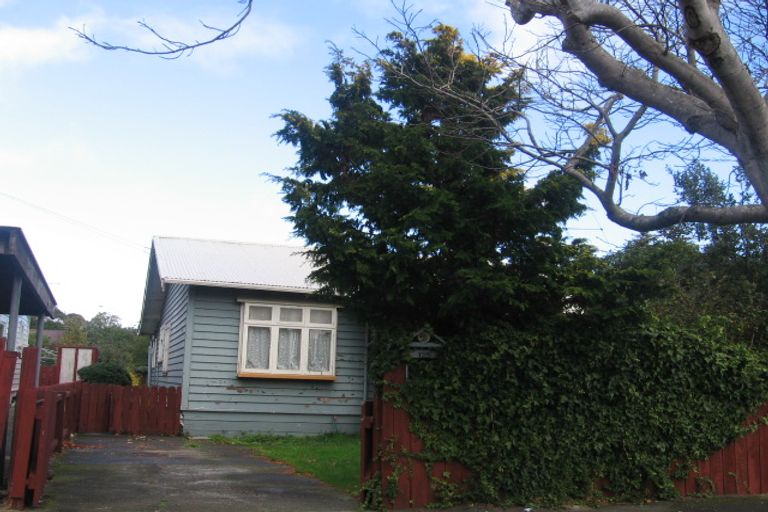 Photo of property in 125 Whites Line East, Waiwhetu, Lower Hutt, 5010