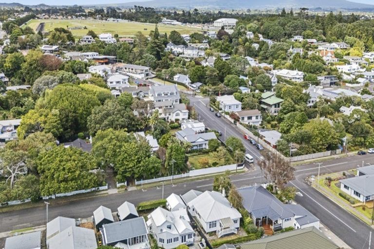 Photo of property in 87 Pendarves Street, New Plymouth, 4310