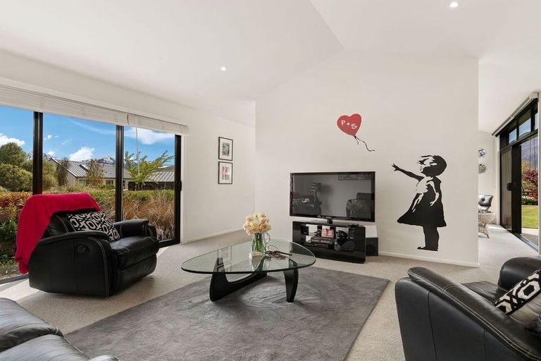 Photo of property in 2 Caithness Court, Jacks Point, Queenstown, 9371