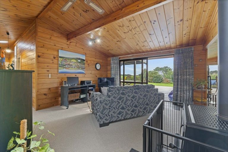 Photo of property in 6 Byron Place, Whalers Gate, New Plymouth, 4310