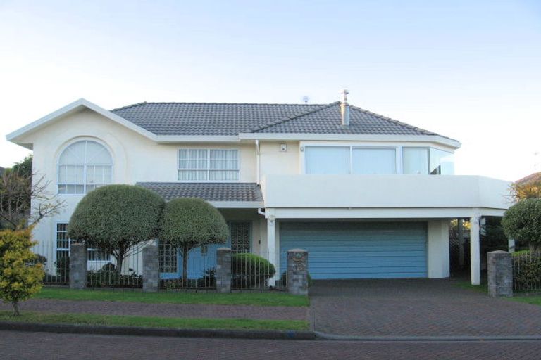 Photo of property in 18 Ferntree Terrace, West Harbour, Auckland, 0618