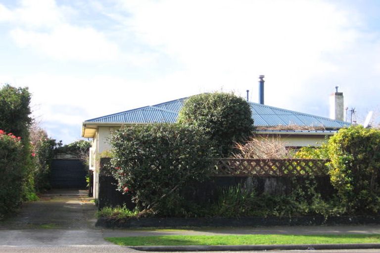 Photo of property in 3 Wood Street, Takaro, Palmerston North, 4410
