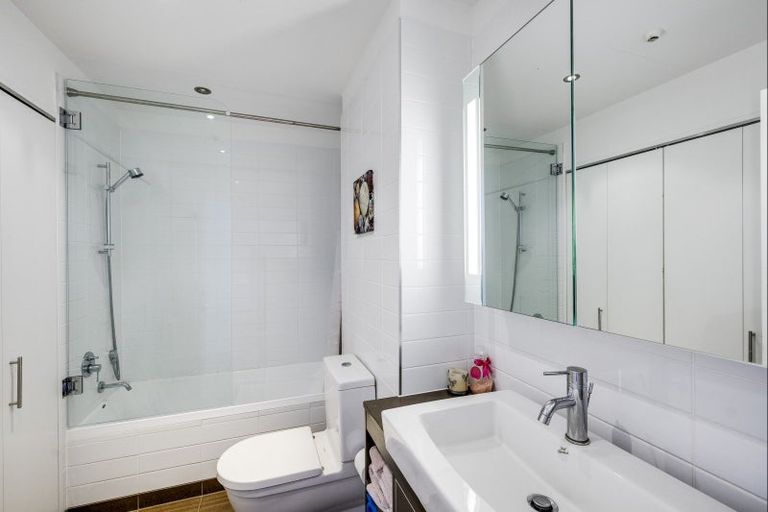 Photo of property in 209/7 Humber Street, Pandora, Napier, 4110