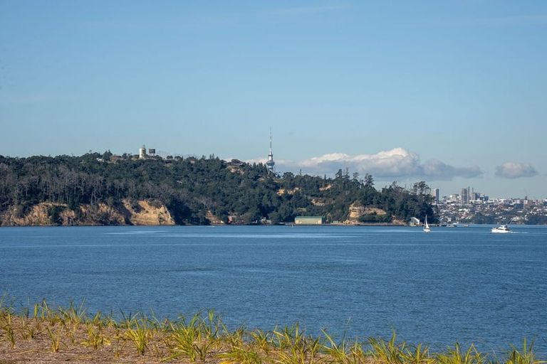 Photo of property in 42 Harbourside Parade, Hobsonville, 0616