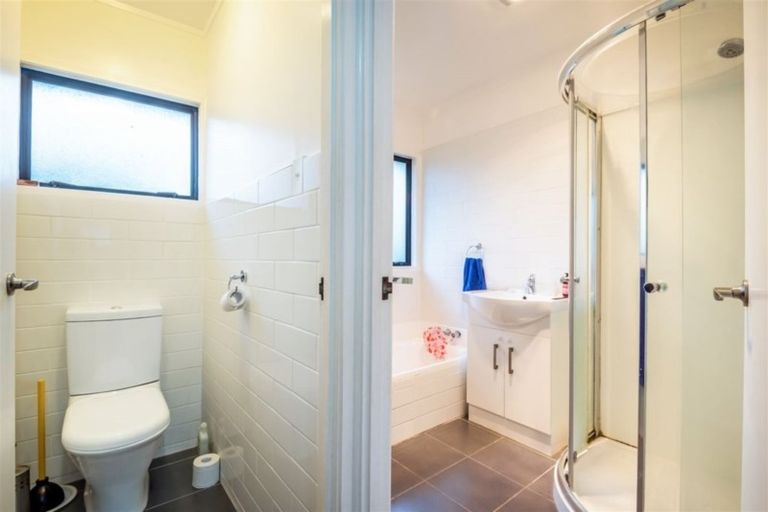 Photo of property in 8 Luxor Place, Massey, Auckland, 0614