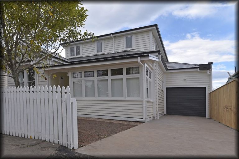 Photo of property in 40 Napier Terrace, Hospital Hill, Napier, 4110