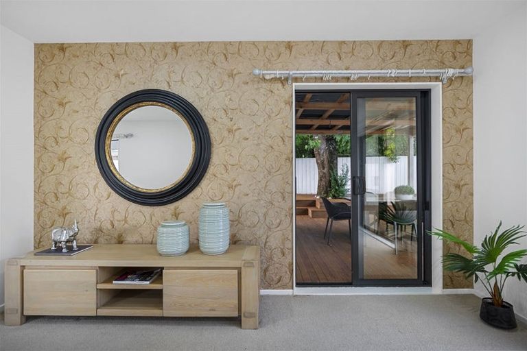 Photo of property in 209a Forrest Hill Road, Forrest Hill, Auckland, 0620