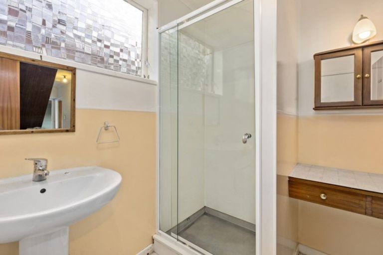 Photo of property in 9 Oakleigh Street, Maungaraki, Lower Hutt, 5010