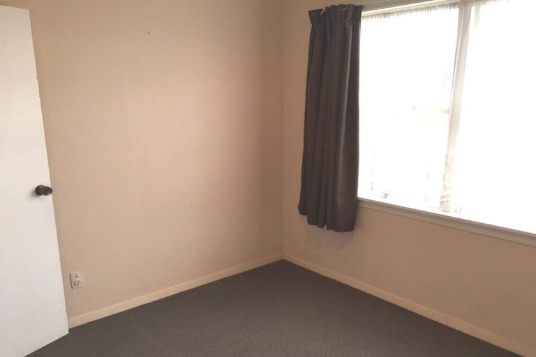 Photo of property in 33 Denniston Crescent, Redwood, Christchurch, 8051
