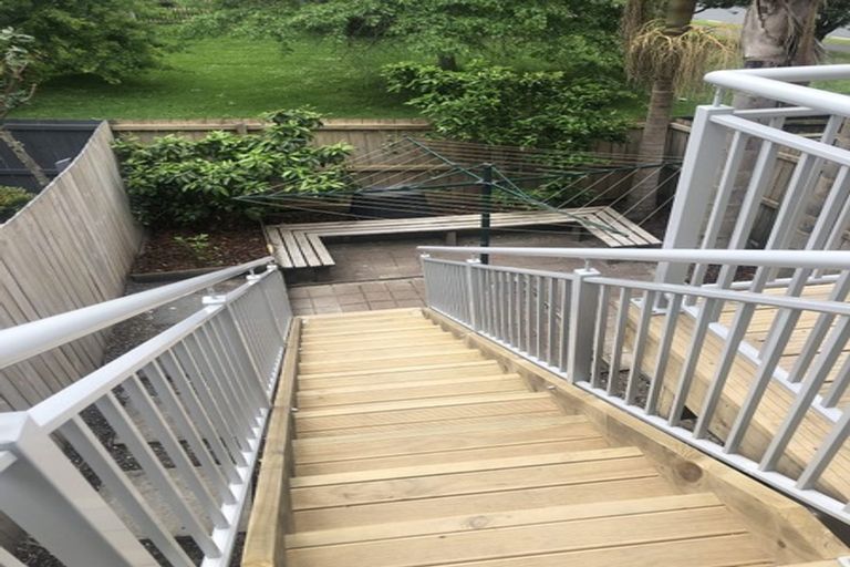 Photo of property in 2/4 John Jennings Drive, Oteha, Auckland, 0632