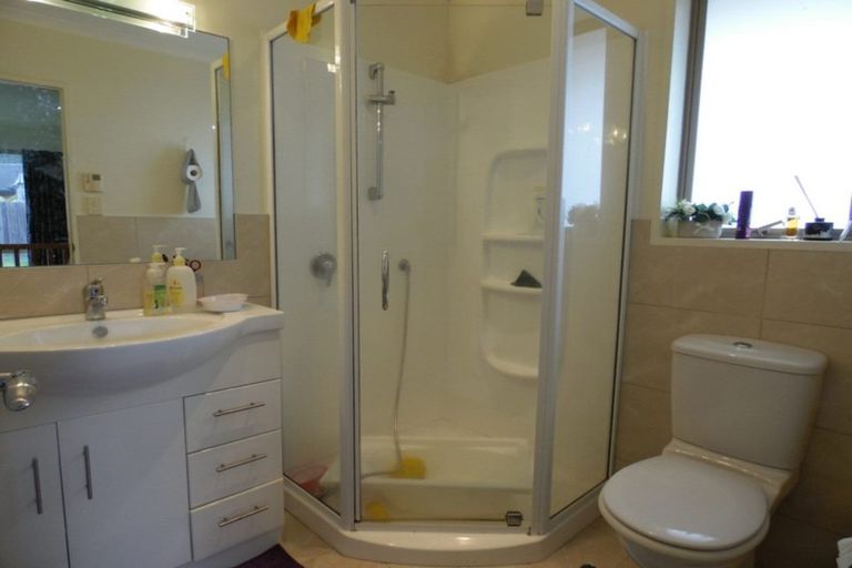 Photo of property in 60 South Kensington Way, Henderson, Auckland, 0612