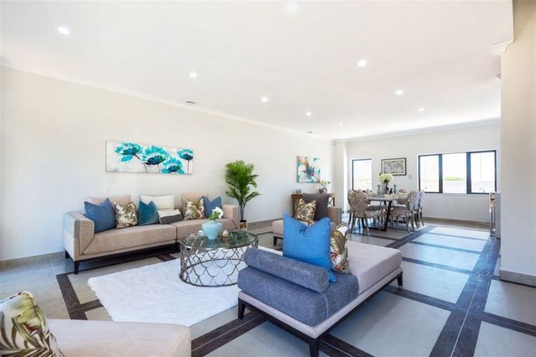 Photo of property in 4225b Great North Road, Glendene, Auckland, 0602