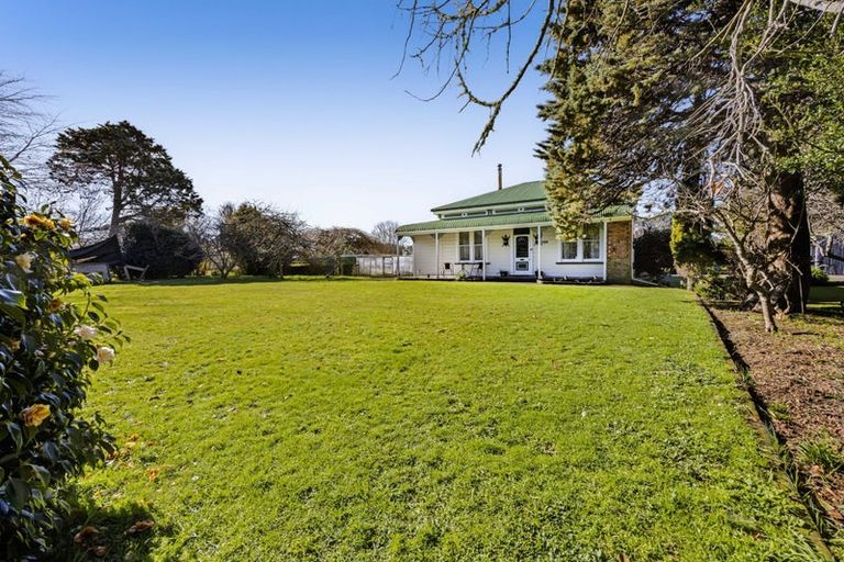 Photo of property in 24 Castle Street, Eltham, 4322