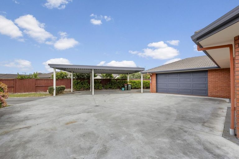 Photo of property in 22 Whitford Place, Rototuna North, Hamilton, 3210