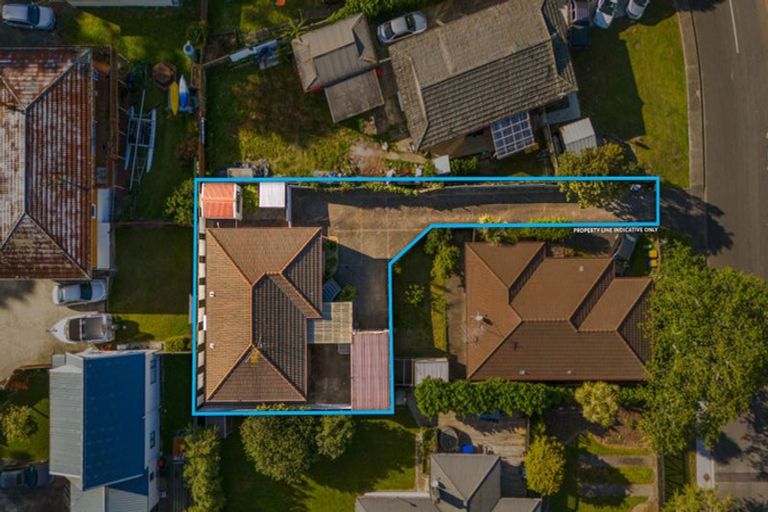 Photo of property in 1/3 Allington Road, Massey, Auckland, 0614