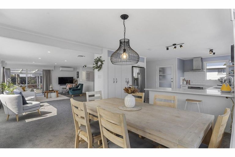 Photo of property in 43 Archmillen Avenue, Pakuranga Heights, Auckland, 2010