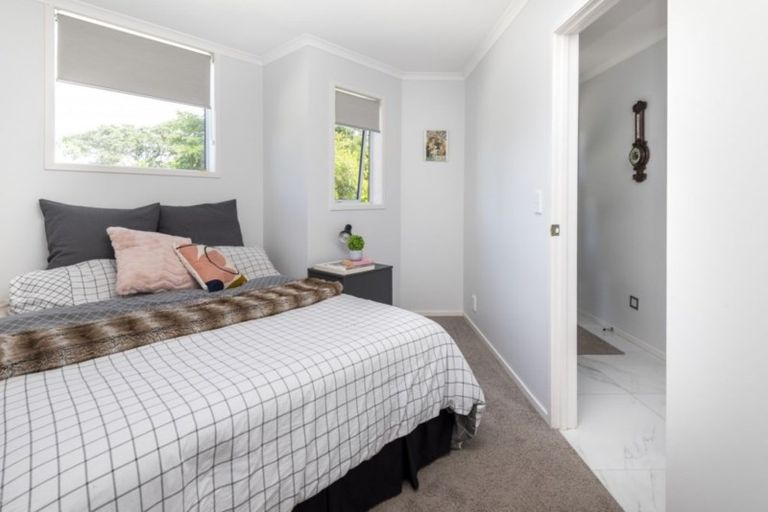 Photo of property in 70 Beach Road, Mellons Bay, Auckland, 2014