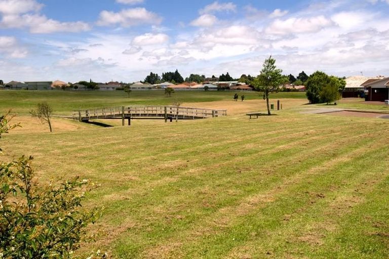 Photo of property in 2/9 Kallaroo Place, Botany Downs, Auckland, 2010
