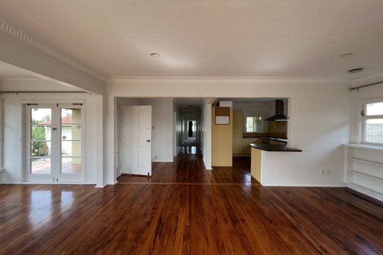 Photo of property in 2/5 Quebec Road, Milford, Auckland, 0620