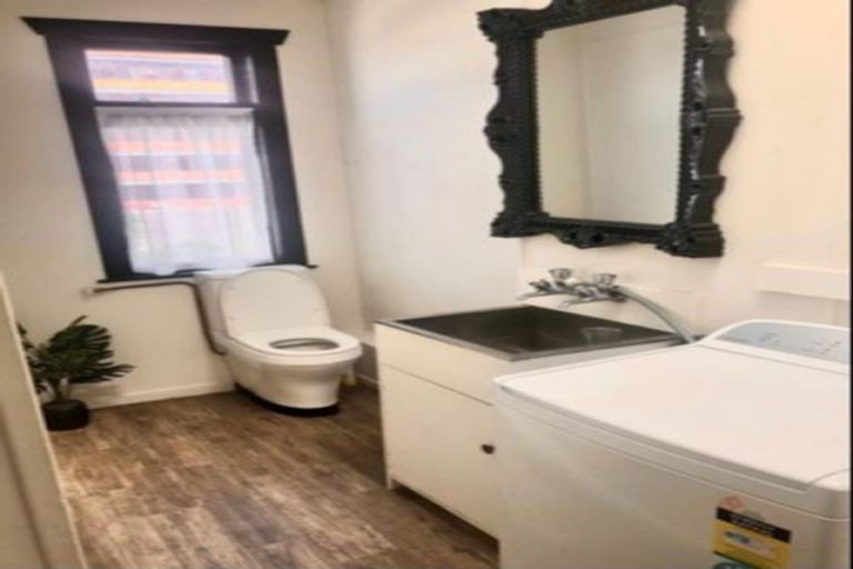 Photo of property in 290 Devon Street West, New Plymouth, 4310