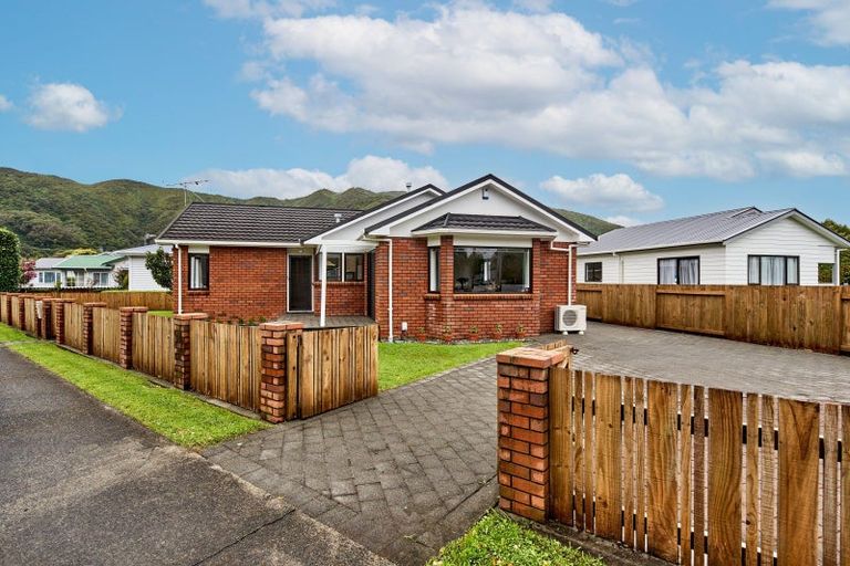 Photo of property in 16 Birdwood Road, Waterloo, Lower Hutt, 5011