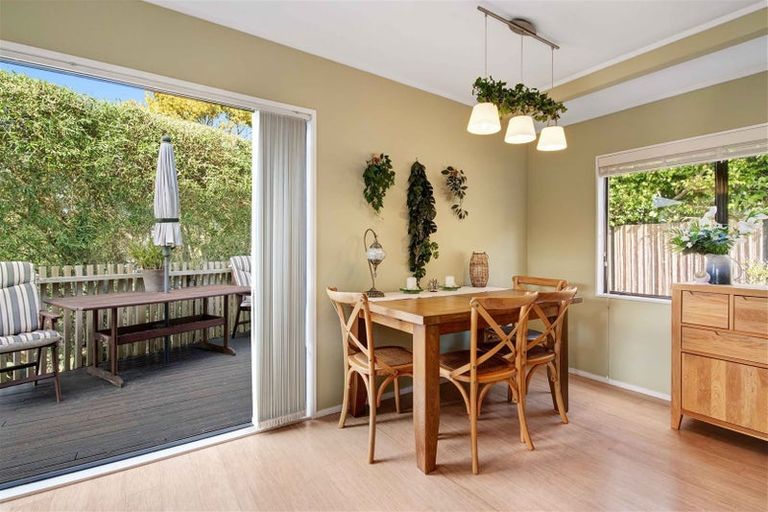 Photo of property in 39 D'oyly Drive, Stanmore Bay, Whangaparaoa, 0932