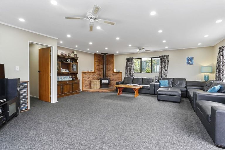 Photo of property in 51 Rhinevale Close, Henderson, Auckland, 0612