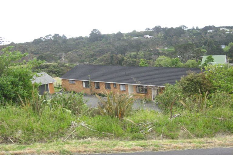 Photo of property in 20 Roberts Road, Matakatia, Whangaparaoa, 0930