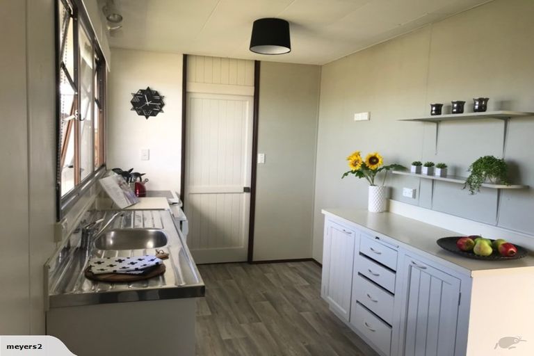 Photo of property in 1/4 Hanson Place, West Harbour, Auckland, 0618