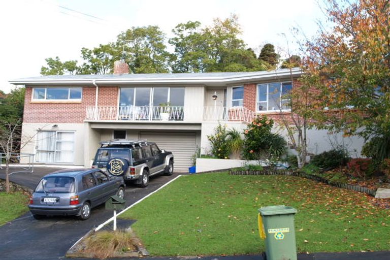 Photo of property in 5 Kerry Dell, Cockle Bay, Auckland, 2014