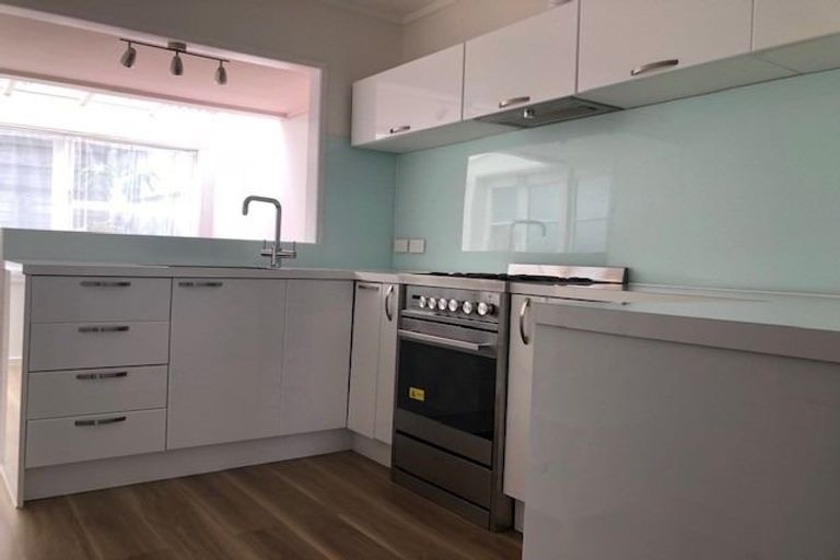 Photo of property in 2/21 Cresta Avenue, Beach Haven, Auckland, 0626