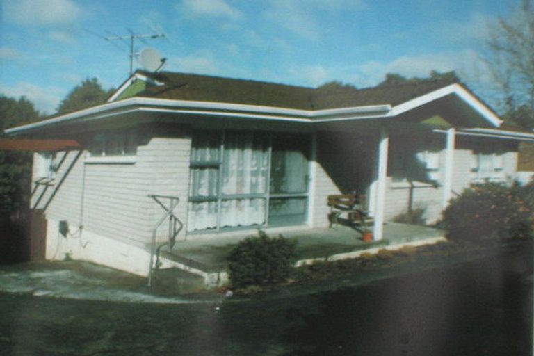 Photo of property in 1 Dumas Place, Rosehill, Papakura, 2113