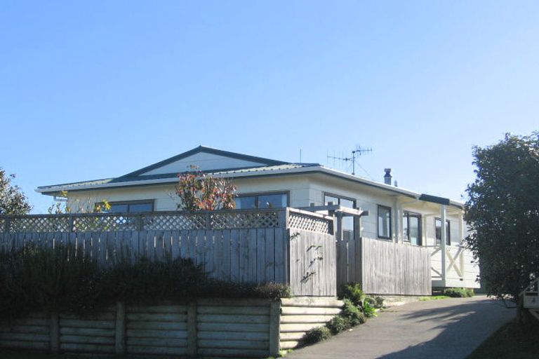Photo of property in 4 Ross Grove, Paraparaumu, 5032