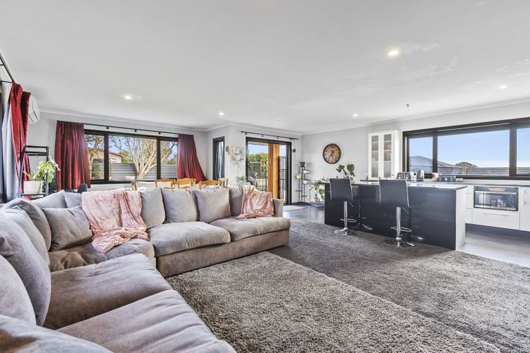 Photo of property in 15a Carthew Street, Okato, 4335