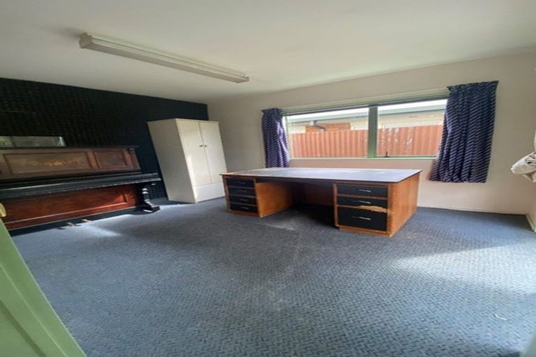 Photo of property in 16 Middlepark Road, Sockburn, Christchurch, 8042
