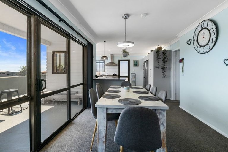 Photo of property in 1061 Papamoa Beach Road, Papamoa Beach, Papamoa, 3118