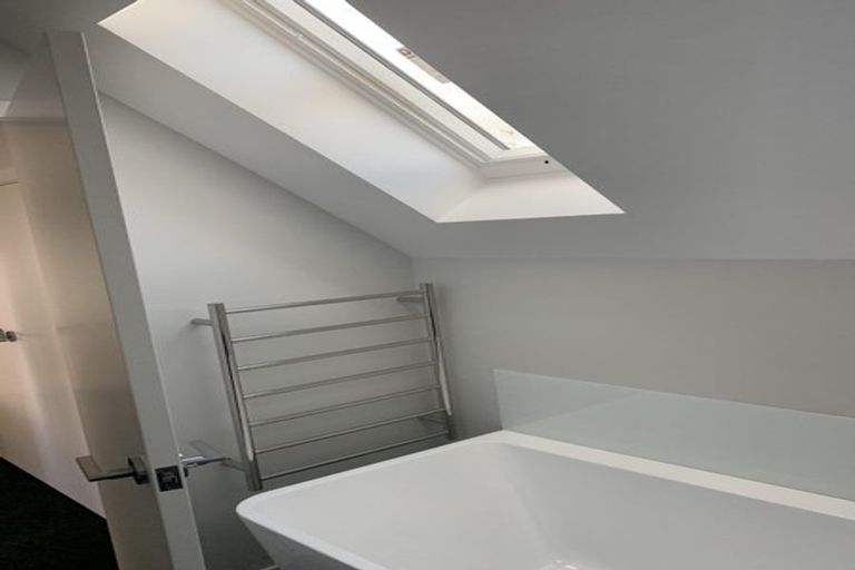 Photo of property in 91c Whites Line East, Waiwhetu, Lower Hutt, 5010