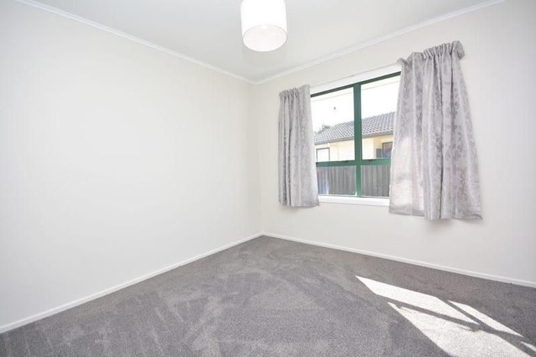 Photo of property in 17 Comet Crescent, Mangere, Auckland, 2022