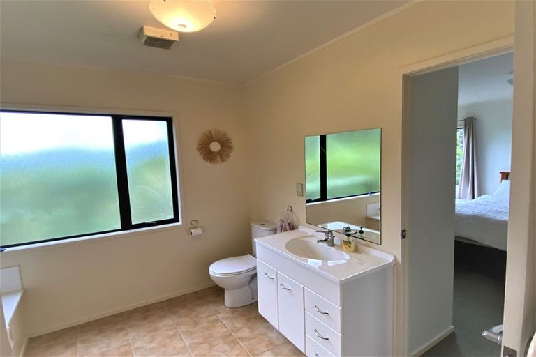 Photo of property in 140 Wattle Bay Road, Manukau Heads, Waiuku, 2684