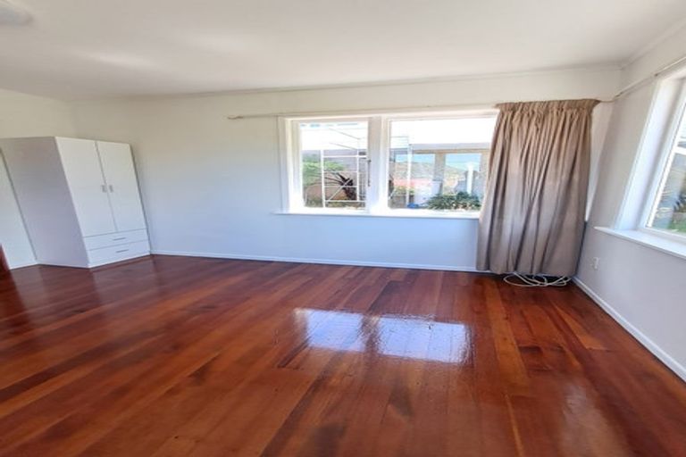 Photo of property in 107 Parkvale Road, Karori, Wellington, 6012