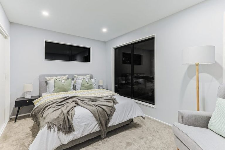 Photo of property in 1 Tacitus Place, Totara Vale, Auckland, 0629