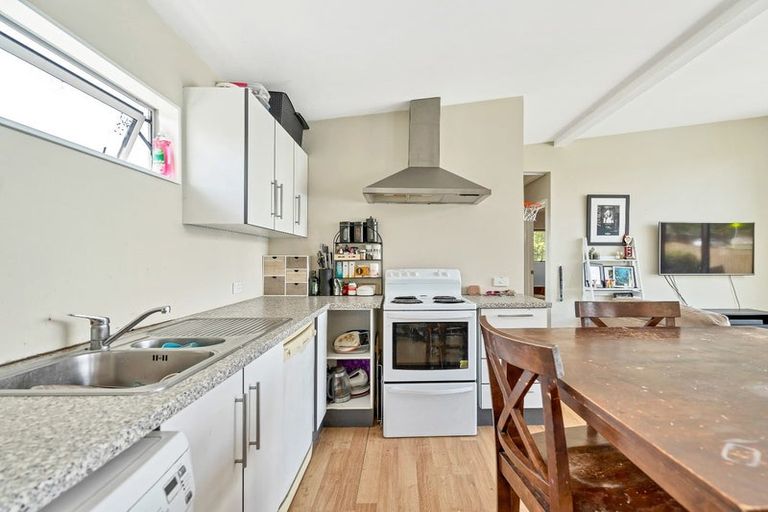 Photo of property in 1 Pitcher Place, Glen Eden, Auckland, 0602