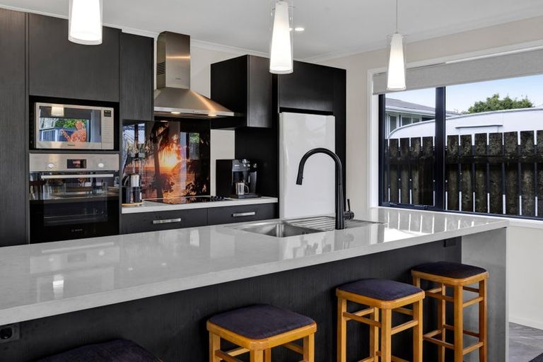 Photo of property in 13 Karaka Street, Merrilands, New Plymouth, 4312