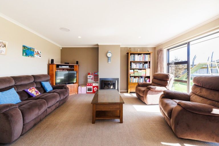 Photo of property in 14 Orlando Way, Kelvin Grove, Palmerston North, 4414