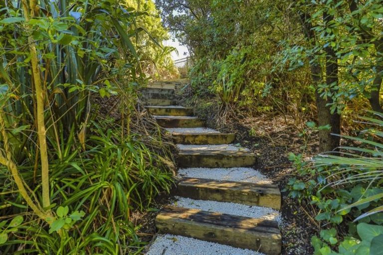 Photo of property in 39 Waitea Road, Muriwai, 0881