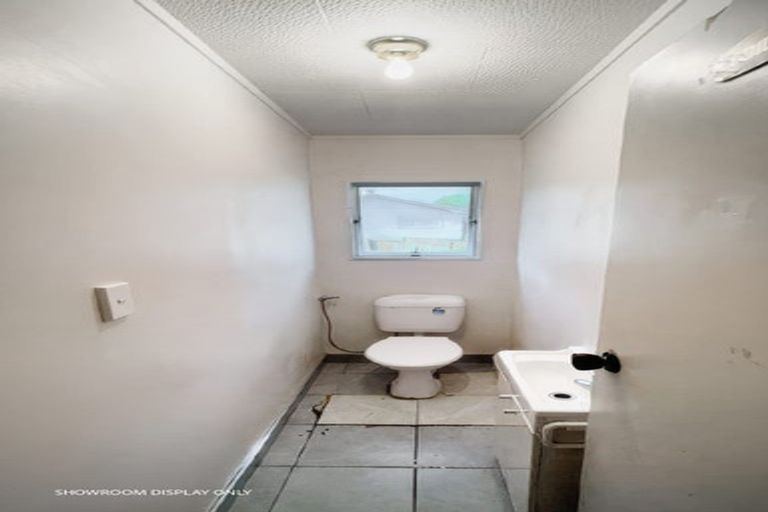 Photo of property in 1 Ballial Place, West Harbour, Auckland, 0618