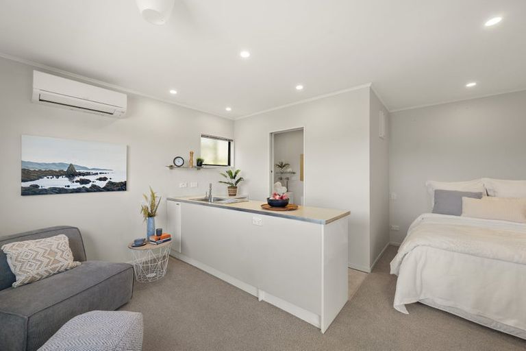 Photo of property in 43 Bowes Crescent, Strathmore Park, Wellington, 6022